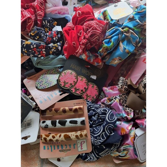 20 PC LOT Fashion Hair Accessories Salvage Shelf Pulls Assorted Styles and Brand - Picture 5 of 9